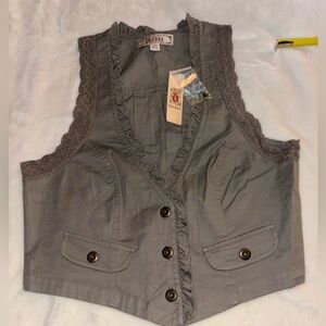 Woman’s M green Decree vest with tags